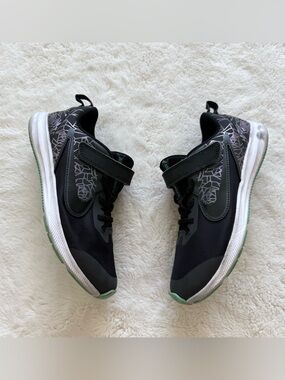 Nike girls sneakers size 3Y